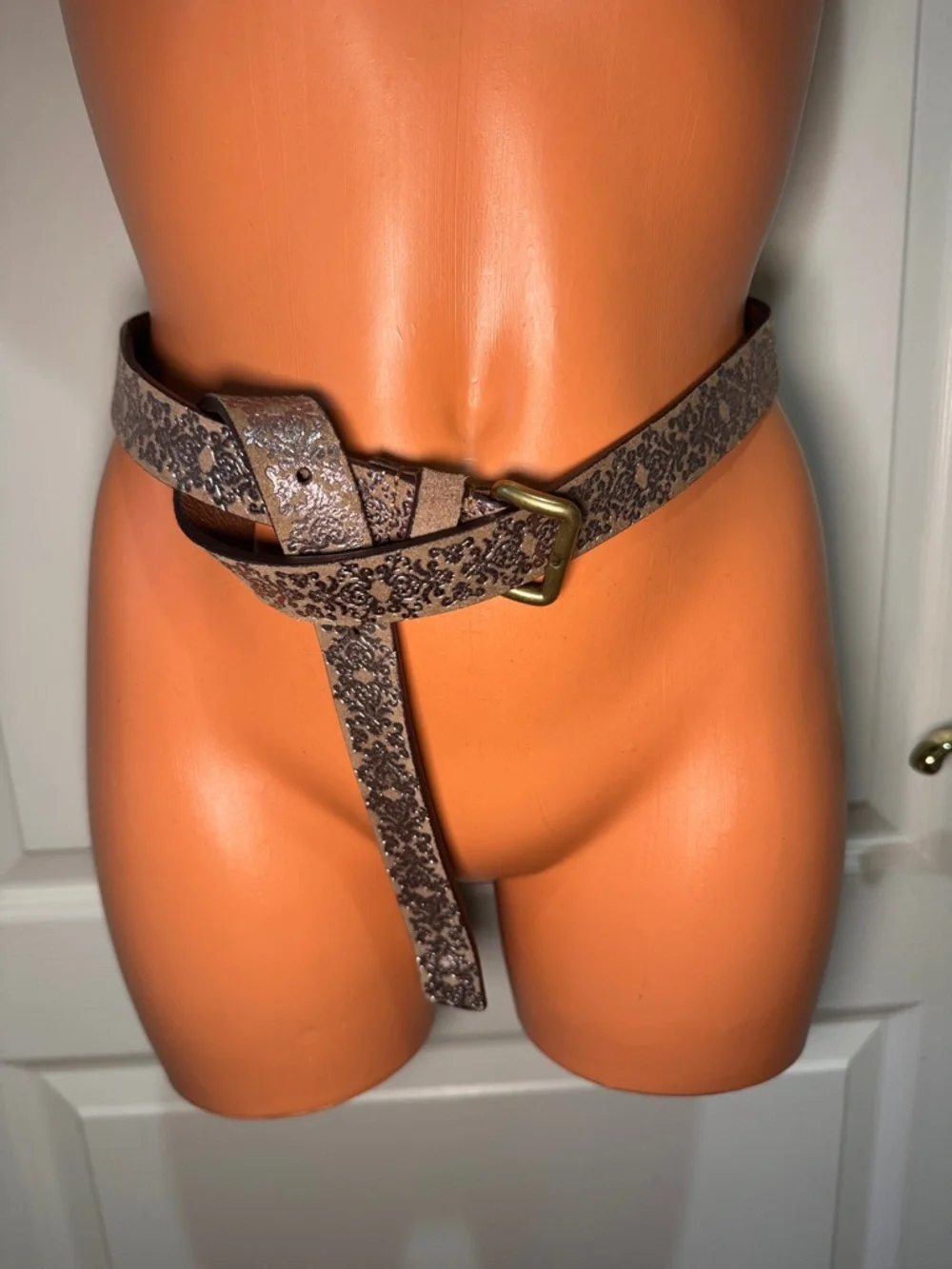 ANN TAYLOR LOFT Taupe Foiled Vegan Faux Suede Belt M Medium $50 EUC KL